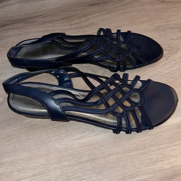 Sandals - Picture 5 of 9